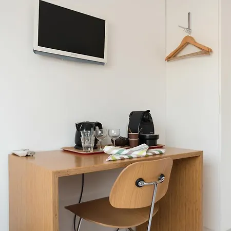 The Modern Houseboat *