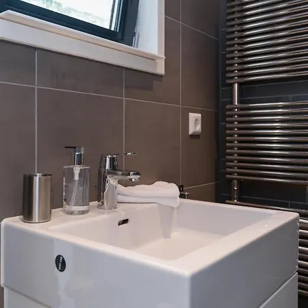 The Modern Houseboat